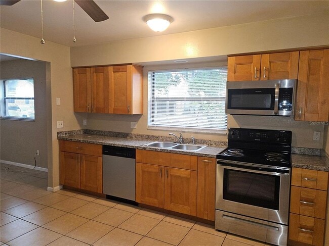 Building Photo - 520 5th Ave SW