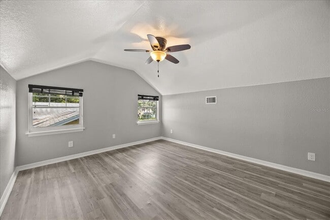 Building Photo - 748 Altaloma Ave