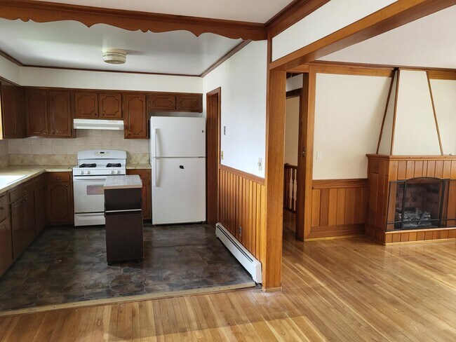 Building Photo - 38 Hillside Ave