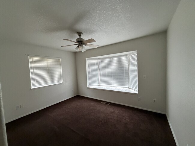 Building Photo - 221 S 7th St