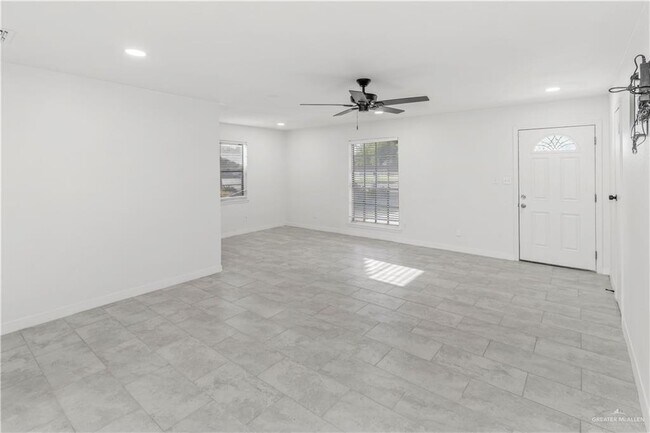 Building Photo - 17 E St