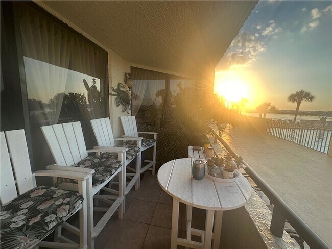 Building Photo - 6009 Sea Ranch Dr