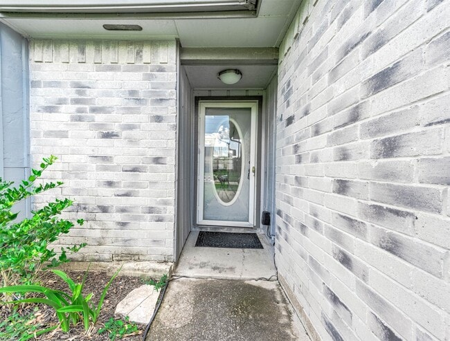 Building Photo - 8434 Quailcrest Dr