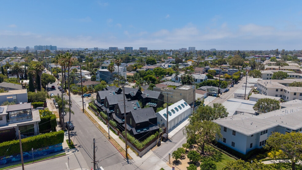 Building Photo - 1813 Penmar Ave