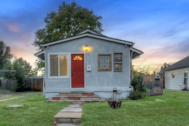 Primary Photo - Charming 1924 Bungalow! 3 bedrooms and 1 b...