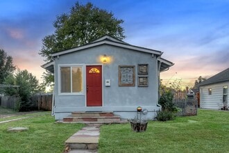 Building Photo - Charming 1924 Bungalow! 3 bedrooms and 1 b...