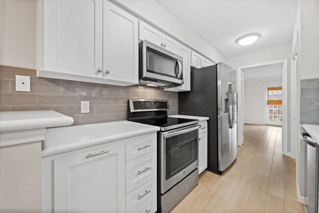 Building Photo - 10180 Longmont Dr