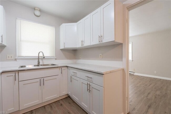 Building Photo - 344 Woodview Ave