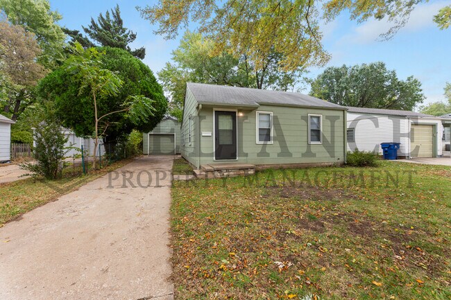 Primary Photo - 1022 S Yale St