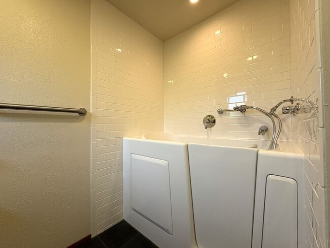 Building Photo - Charming Palo Alto Home with Beautiful Lan...