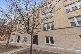 Building Photo - 2843 W Berteau Ave