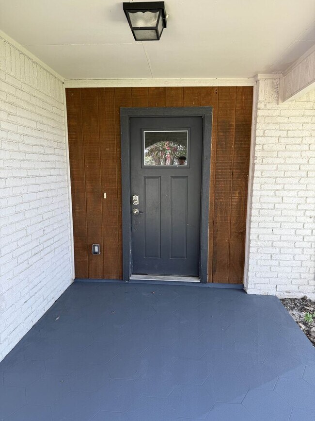 Building Photo - Charming 3-Bedroom Home for Rent in East A...