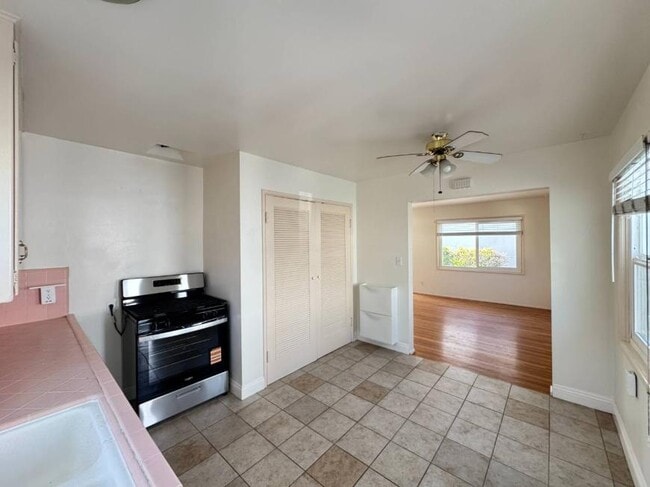 Building Photo - 2.0 bedroom in Pasadena California 91104