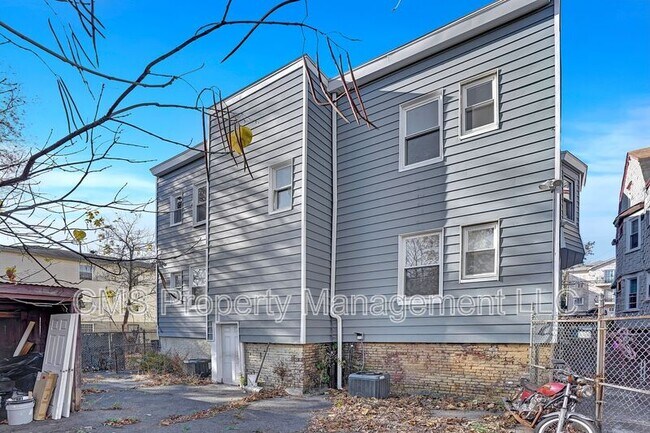 Building Photo - 142-144-144 Seymour Ave