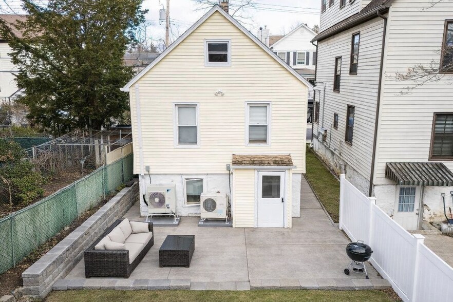 Building Photo - 49 High St