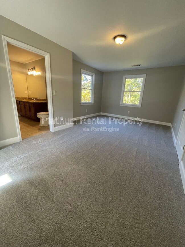 Building Photo - 1305 Smithdale Heights Dr