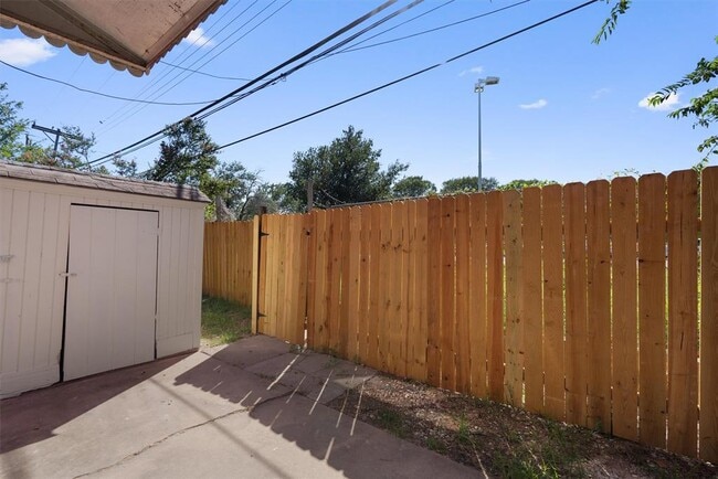 Building Photo - 5800 Belmoor Dr