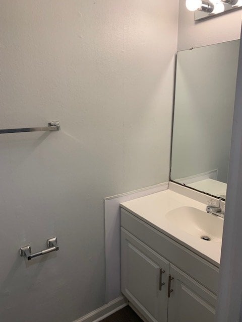 Building Photo - 2 Bed 1.5 Bath Townhouse in Eric Court