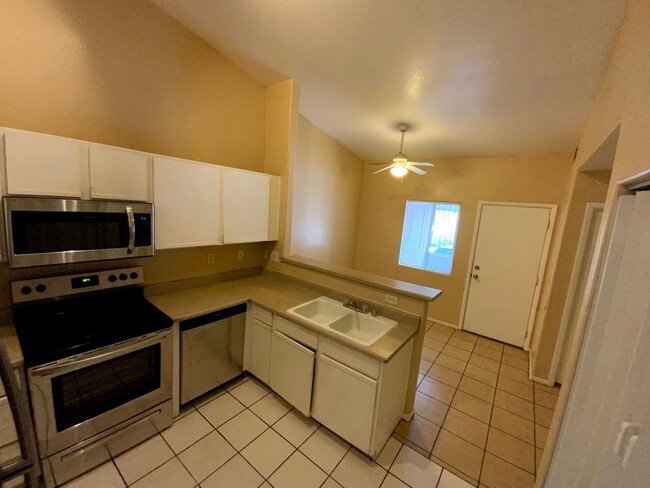 Building Photo - FREE RENT THROUGH 12-31-24 FOR QUALIFIED A...