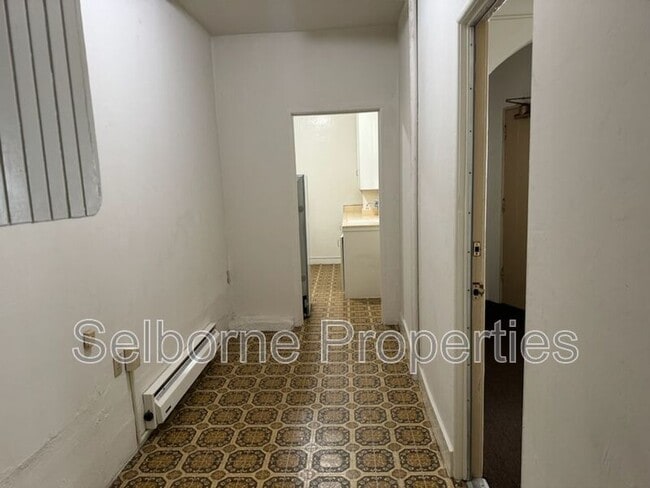 Building Photo - 2609 Ivy Dr