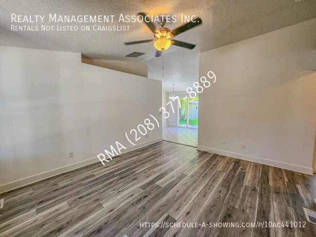 Building Photo - 2717 E Sandgate Ave