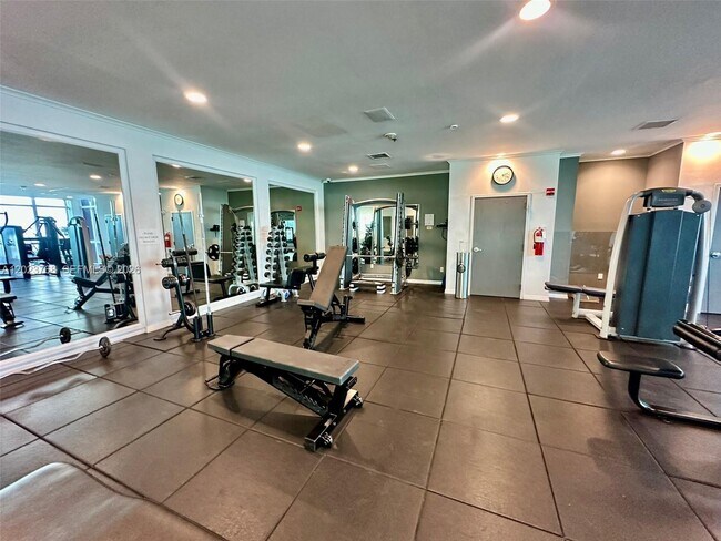 Building Photo - 1155 Brickell Bay Dr