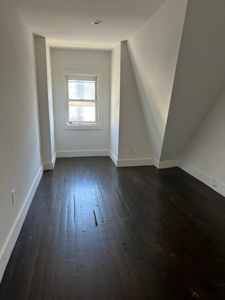 Building Photo - 877 S 14th St