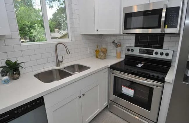Building Photo - 4 Bedroom/ 2 Bathroom house in Midvale