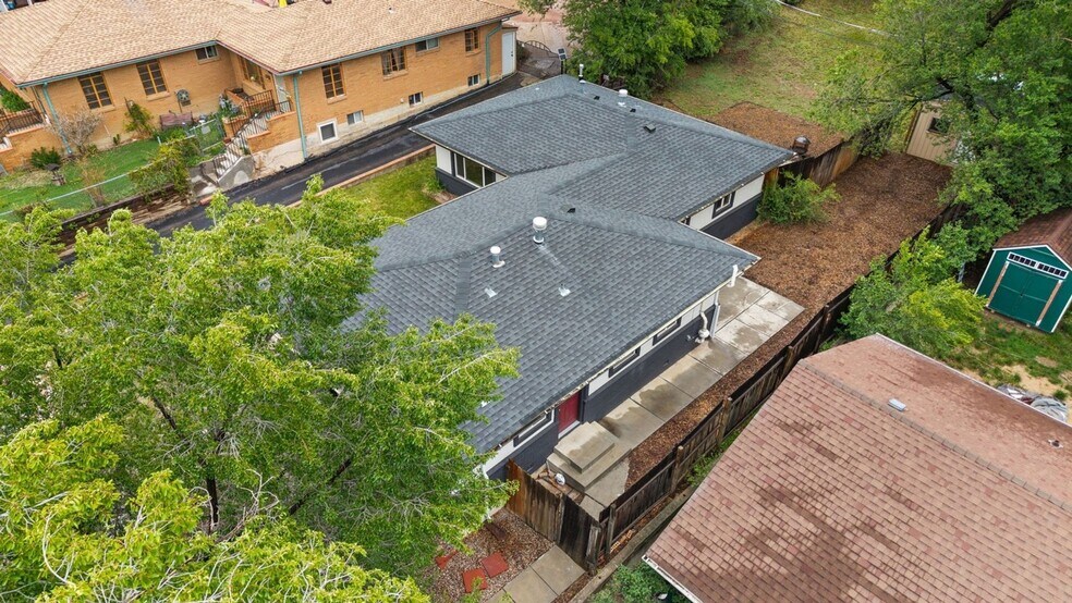 Building Photo - 405 Wilhelmia Ave