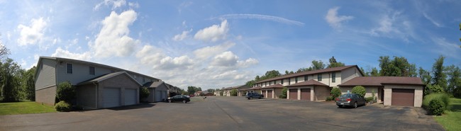 Building Photo - Cedarwood Townhouses