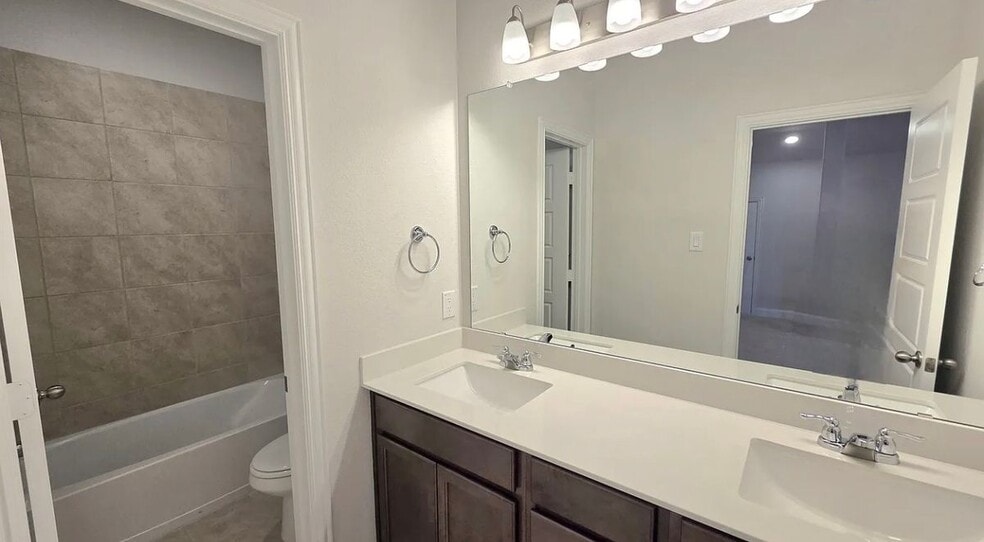 Building Photo - 3029 Hollybrook Ln