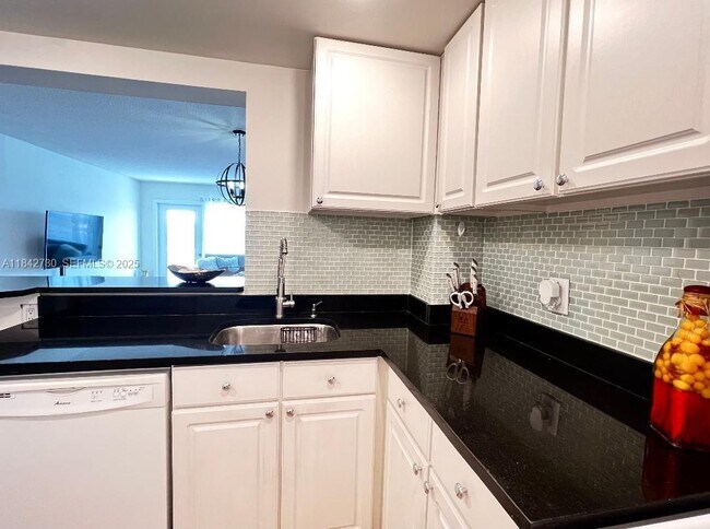 Building Photo - 401 Golden Isles Dr