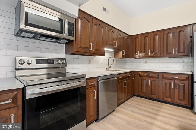 Building Photo - 13620 Canal Vista Ct