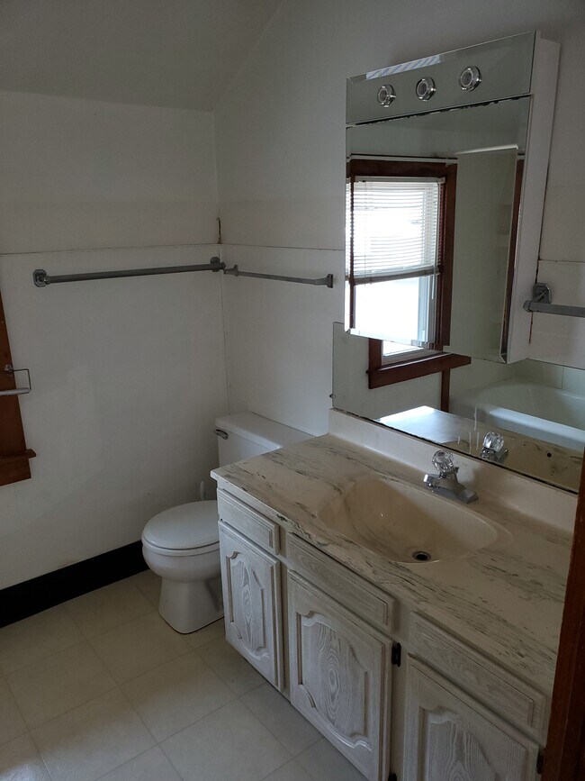 Building Photo - 1814 Summer St