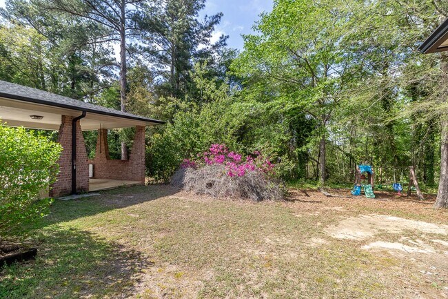 Building Photo - Beautiful and Updated 5 Bedroom Home