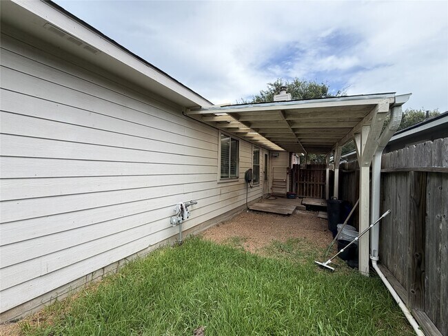 Building Photo - 7427 Briargate Dr