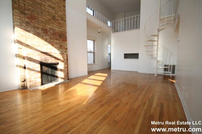 Primary Photo - 424 W Belden Ave
