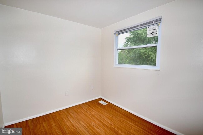 Building Photo - 1730 Heather Ln