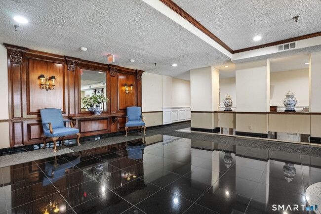 Building Photo - 143 Hoyt St