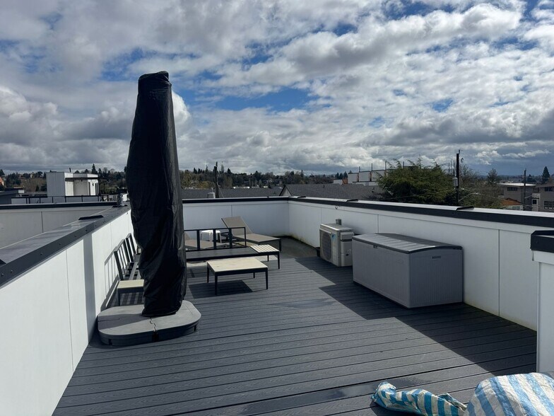 Building Photo - North Beacon Hill Townhouse