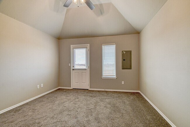 Building Photo - Beautiful Newer Construction Home!