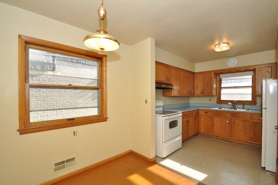 Building Photo - 3036 S Delaware Ave