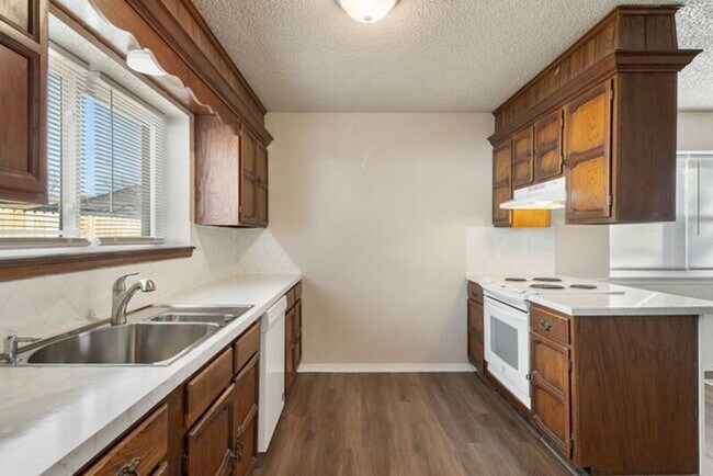 Building Photo - 2823 S 138th E Ave