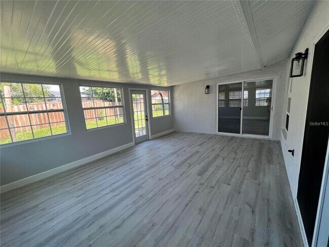 Building Photo - 9930 Chesham Dr