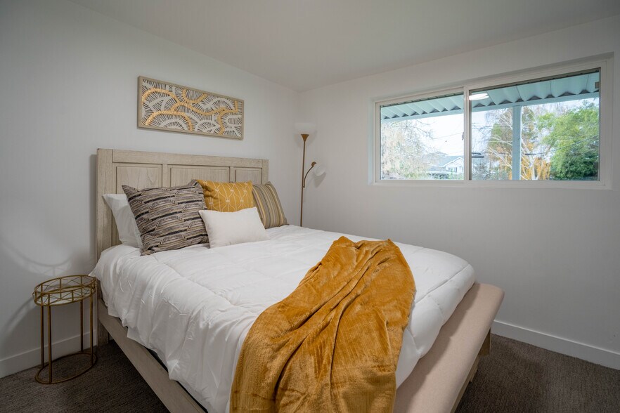 Building Photo - 961 E 5650 S