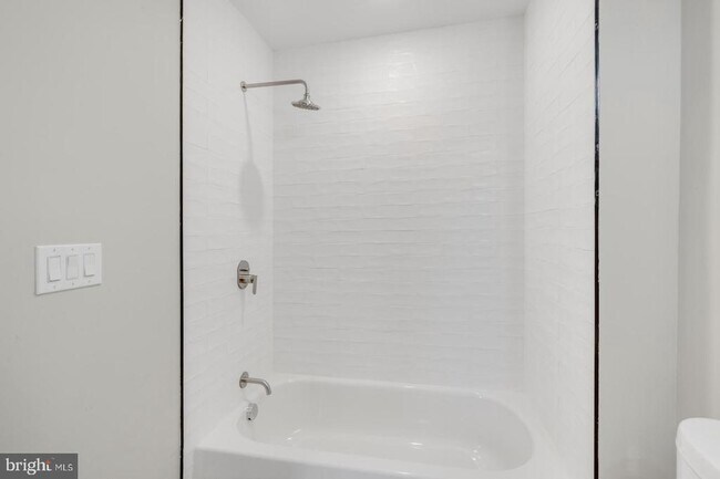 Building Photo - 1144 Frankford Ave