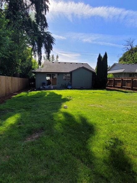 Building Photo - 3605 NE 141st Ave