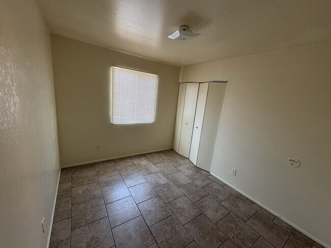 Building Photo - 6847 W Mariposa St