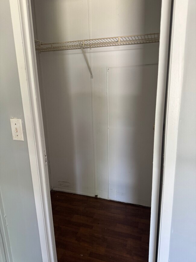 Building Photo - 712 House St