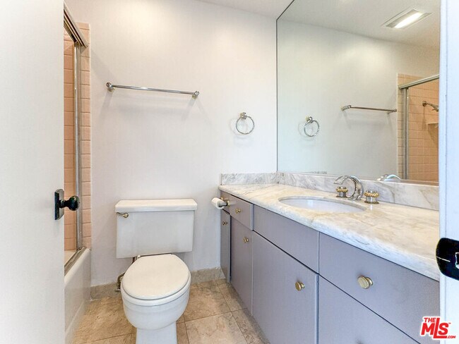 Building Photo - 10751 Wilshire Blvd